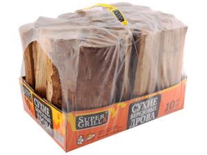 Групповая упаковка дров на подложке в термоусадочную пленку