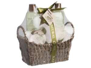 Упаковка подарков для женщин в корзине в термоусадочную пленку